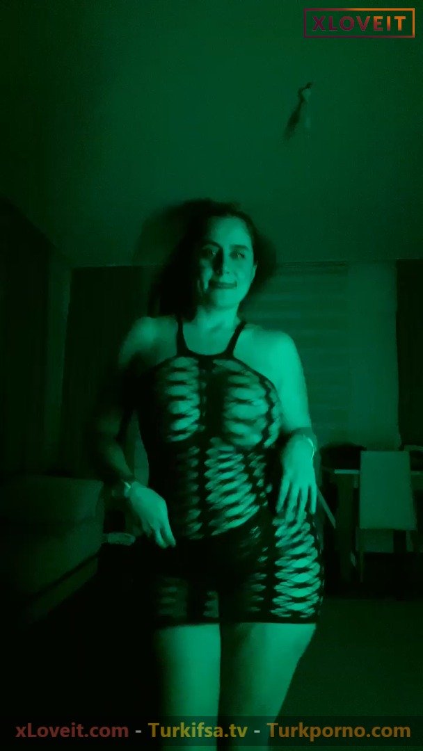 Ayşe Elbi ifşa Kerane gibi ışıklarda nude dans etti