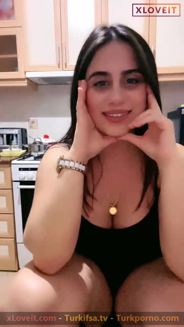 Ayşe Elbi ifşa Sandalyeye çıkıp kocaman götünü salladı